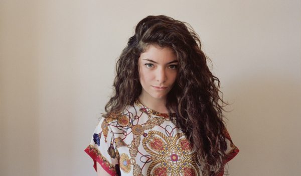 Lorde publicó su nuevo sencillo, “Yellow Flicker Beat” (audio)