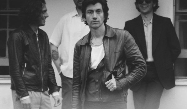Arctic Monkeys publicará su primera canción en cuatro años