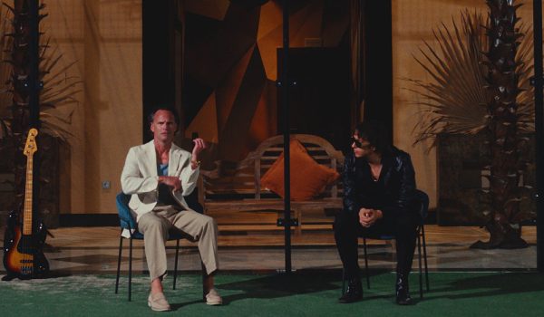 The Strokes estrenan el videoclip de “Going Shopping” junto a Walton Goggins (Video)