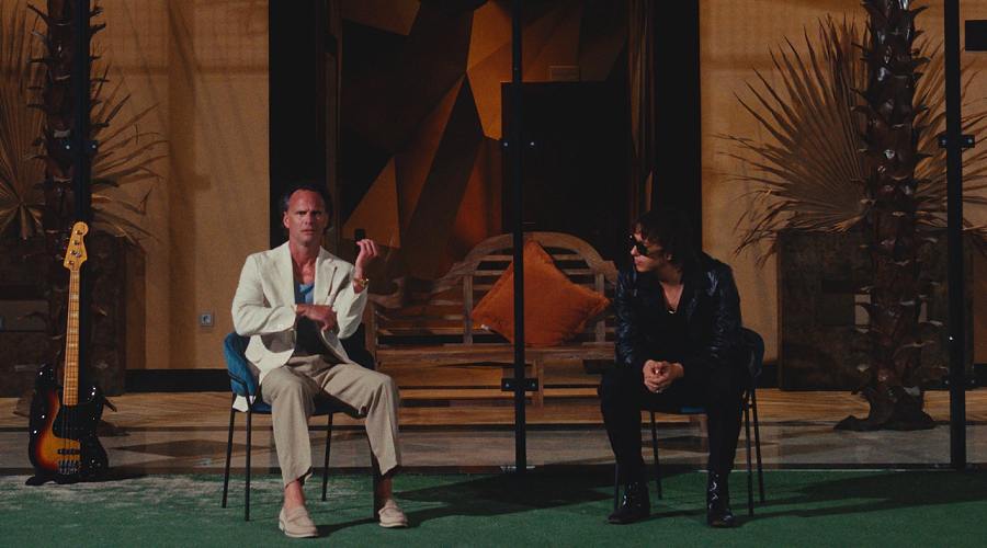The Strokes estrenan el videoclip de “Going Shopping” junto a Walton Goggins (Video)