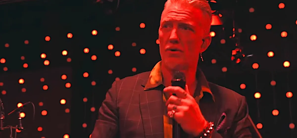Queens of the Stone Age estrena sesión en KEXP con canciones de “Alive in the Catacombs” (Video)