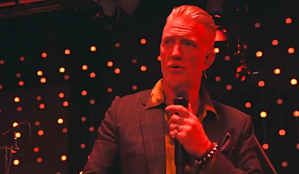 Queens of the Stone Age estrena sesión en KEXP con canciones de “Alive in the Catacombs” (Video)